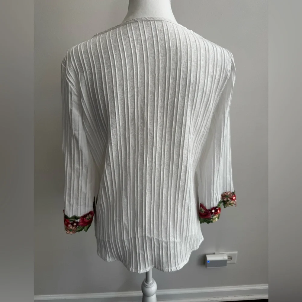 SHEIN White Blouse with Red Floral Embroidery - Picture 4 of 6
